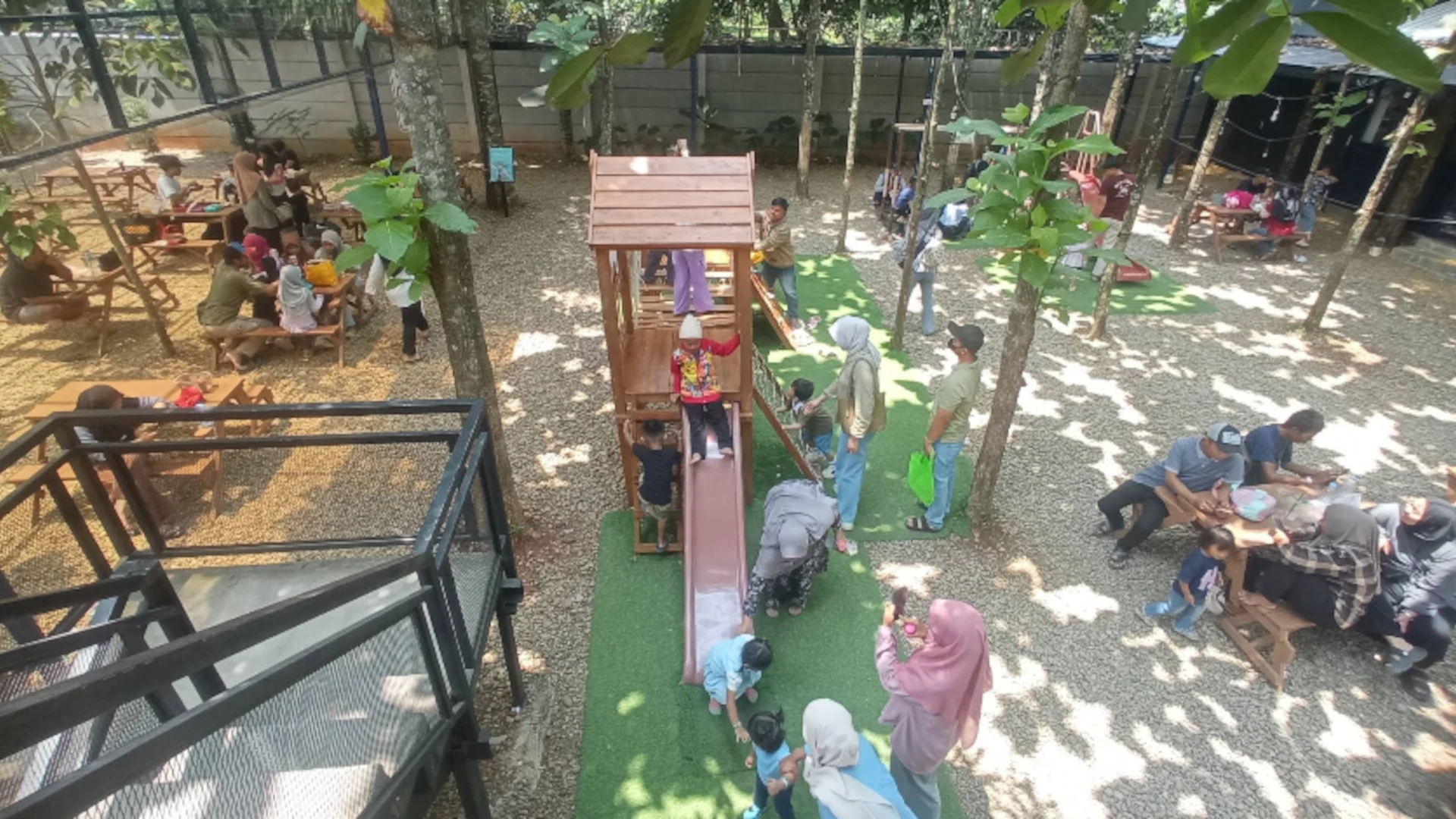 Taman Sari Forest Bekasi: Wisata Mini Zoo Murah Rp5.000 Serba Seru! Update 2026