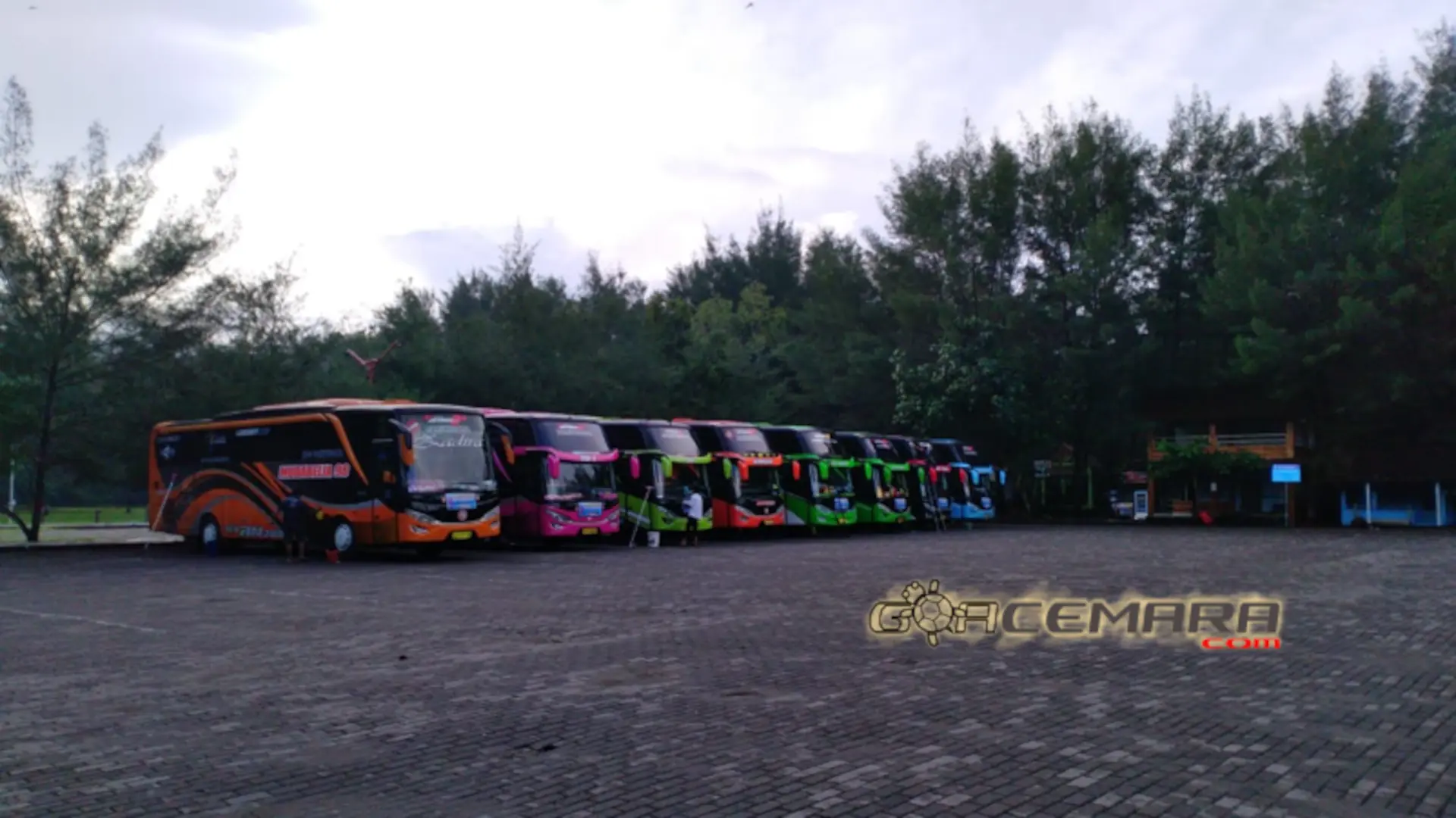 Fasilitas objek wisata pantai goa cemara
